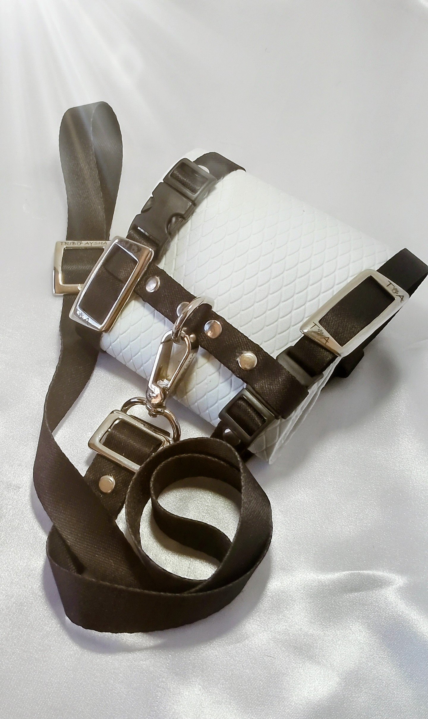 PEITORAL - COLEÇÃO NASTRI - MODELO NERA C - GATO - M